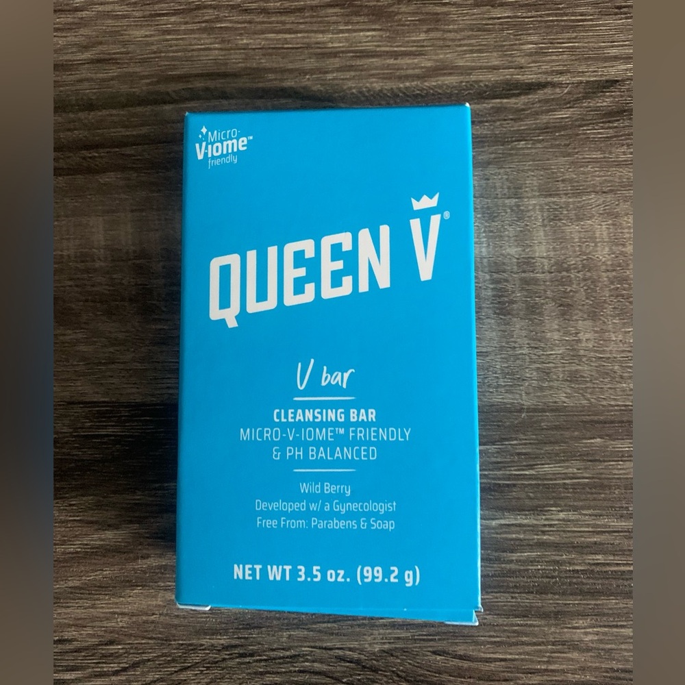 NEW Queen V 3.5oz Cleansing Bar in Wild Berry